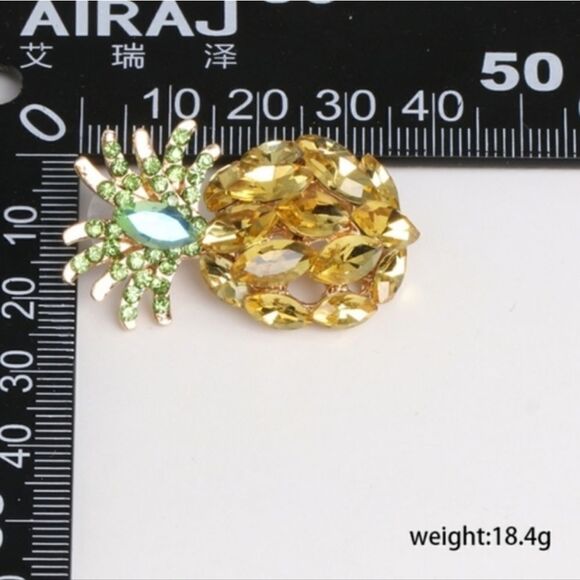 New PINEAPPLE RHINESTONE STUD EARRINGS - Picture 3 of 6